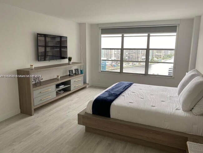 Building Photo - 3800 S Ocean Dr