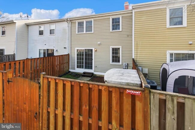 Building Photo - 1851 Sharwood Pl