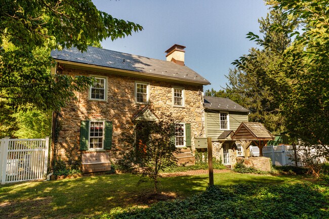 Building Photo - 2943 Windy Bush Rd