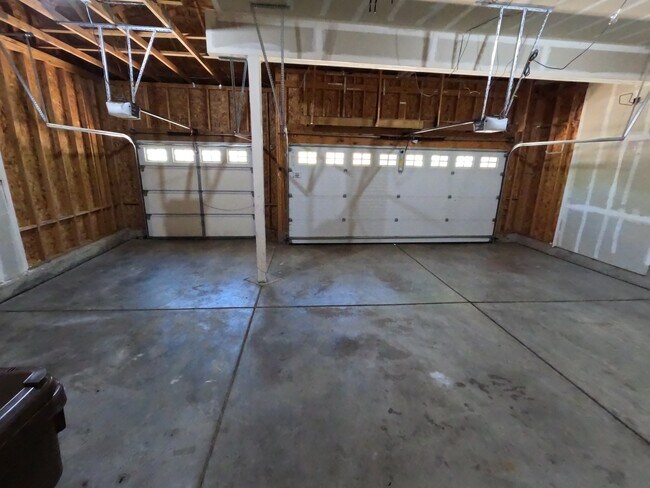 Building Photo - 2215 Harvest St