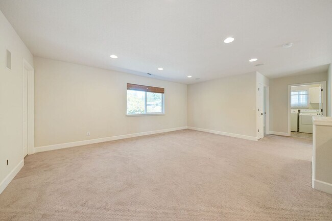Building Photo - 10657 SW Adele Dr