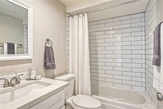Building Photo - Two Bedroom, Two Bathroom Home for 12-mont...
