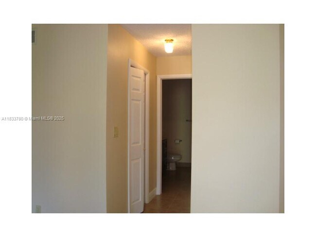 Building Photo - 200 Lakeview Dr
