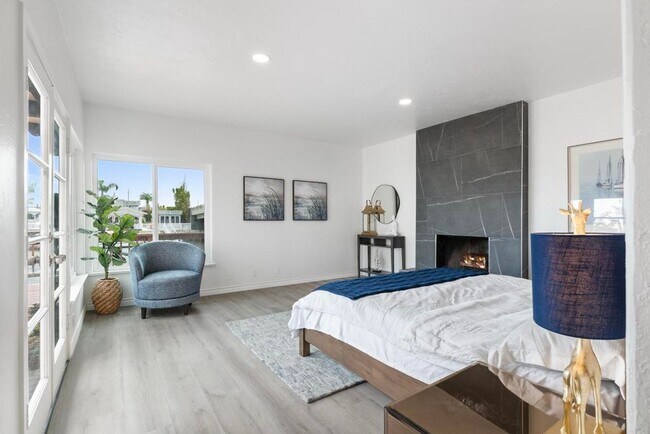 Building Photo - Stunning 5-Bed, 4-Bath Fully Furnished Home in Prestigious Huntington Harbour