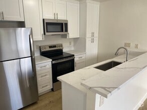 Building Photo - 2BR/2BA Upstairs Condo with Two-Car Garage