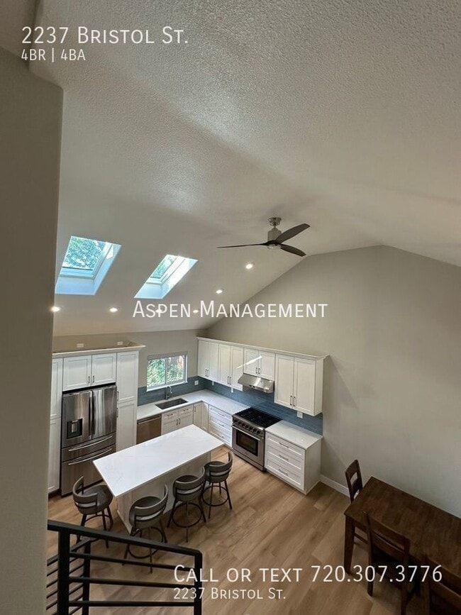 Building Photo - 2237 Bristol St