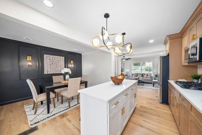 Building Photo - 2028 Hilburn Dr SE