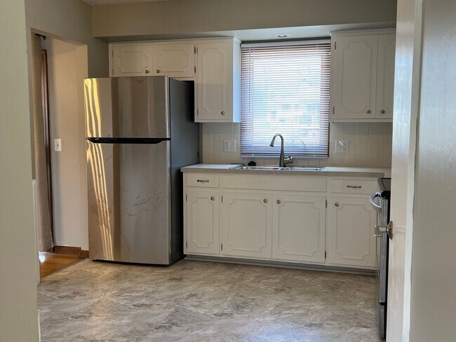 Building Photo - Great 3 Bedroom!!