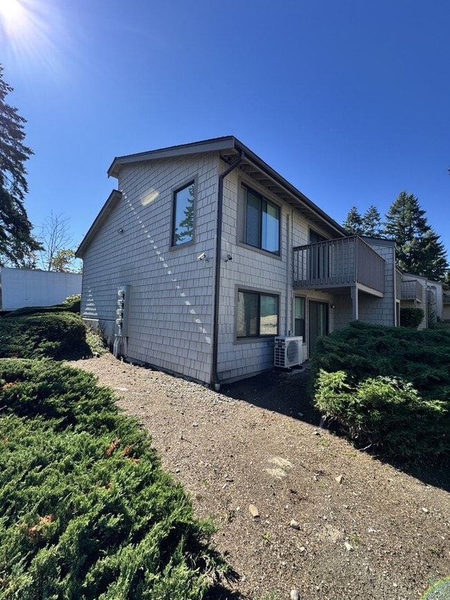 Building Photo - 14649 NE 35th St