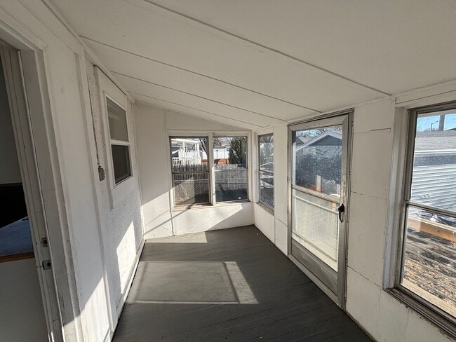 Building Photo - Updated 2-Bedroom Home on the West End of Council Bluffs