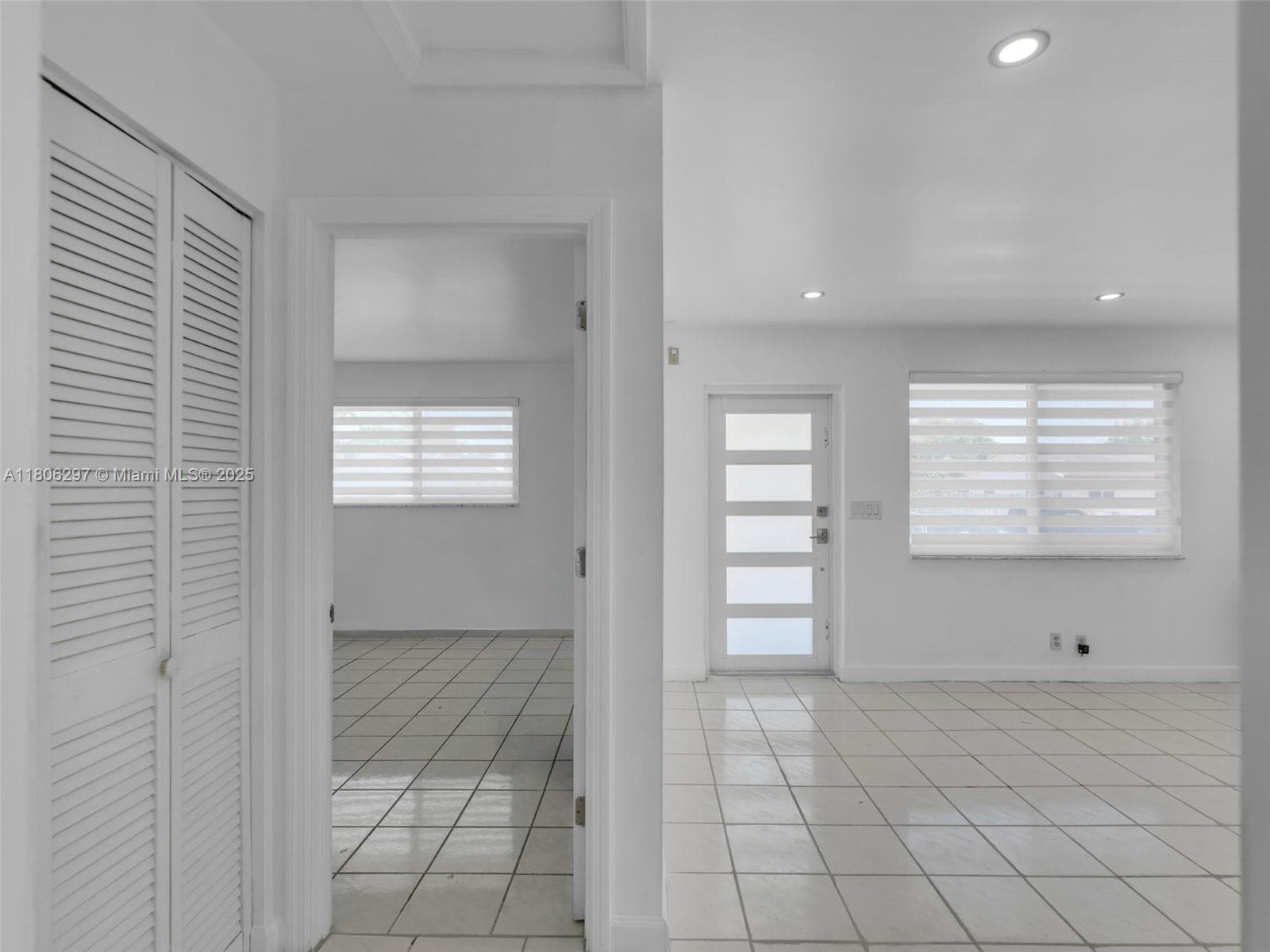 Building Photo - 1811 SW 97th Ter