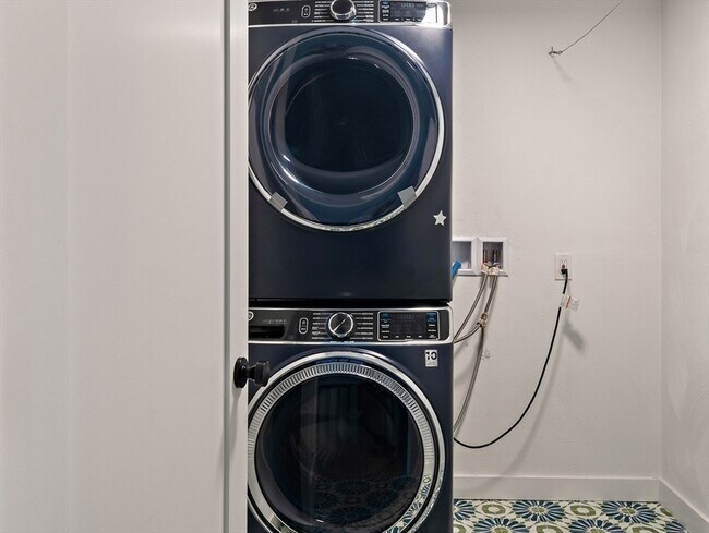 Building Photo - 199 Coolidge Ave