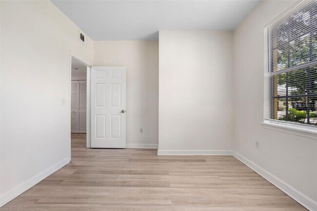 Building Photo - 2528 Robert Trent Jones Dr