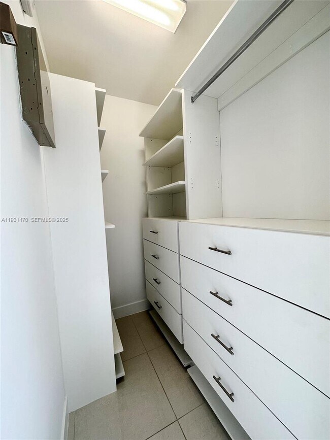 Building Photo - 6414 NW 104th Ct