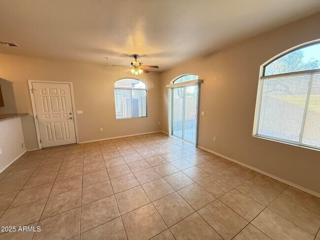 Building Photo - 2150 E Bell Rd