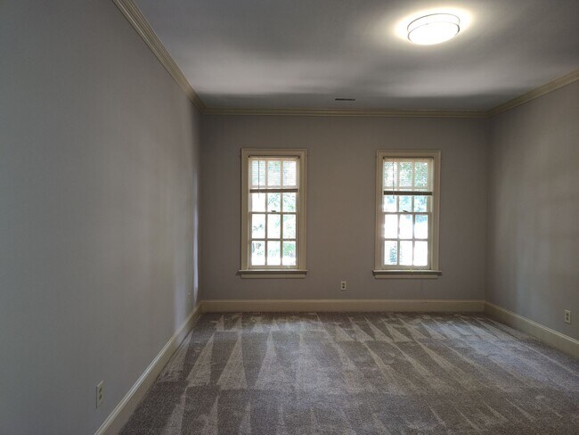 Building Photo - Stunning home located in the Popular Piper Glenn Community!