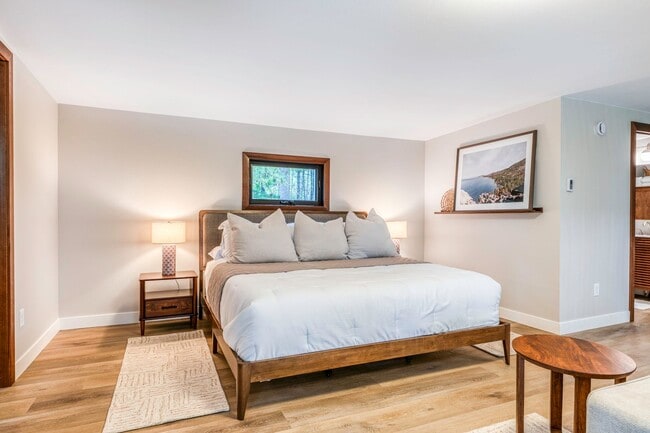 Building Photo - 1241 Birchmont Beach Rd NE