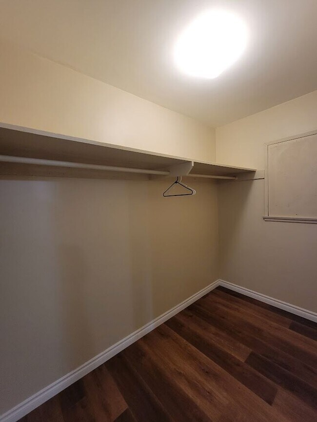 Building Photo - 249