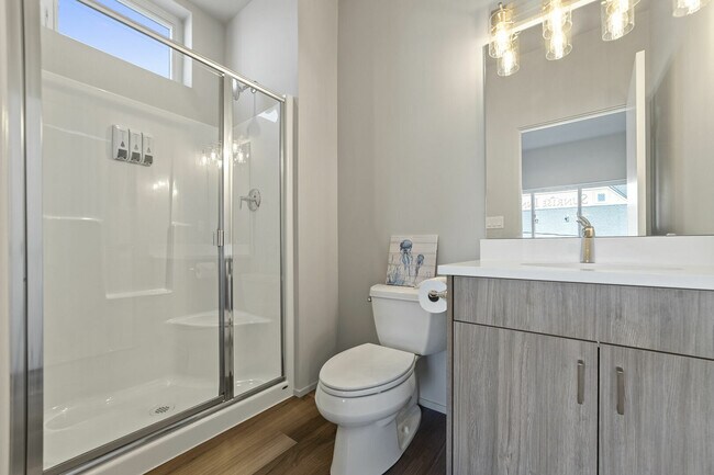 Building Photo - 906 21st St