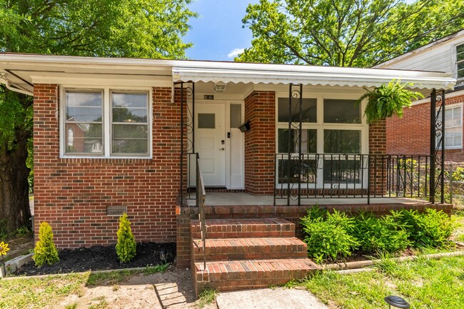 Building Photo - Spacious Home Near Downtown Durham