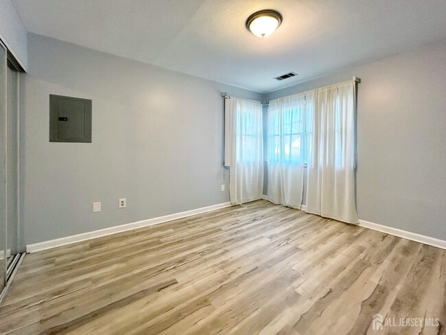 Building Photo - 122 Vineyard Rd