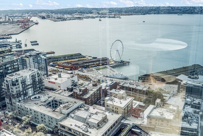Building Photo - Luxury 2 Bed 1.75 Bath Furnished Downtown Seattle Condo with Stunning Views