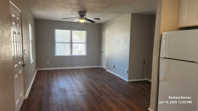 Building Photo - 400-402 S Peninsula Dr