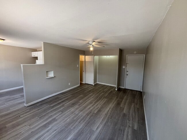 Building Photo - Renovated Studio Close to Downtown! - *$250.00 OFF MOVE IN SPECIAL*