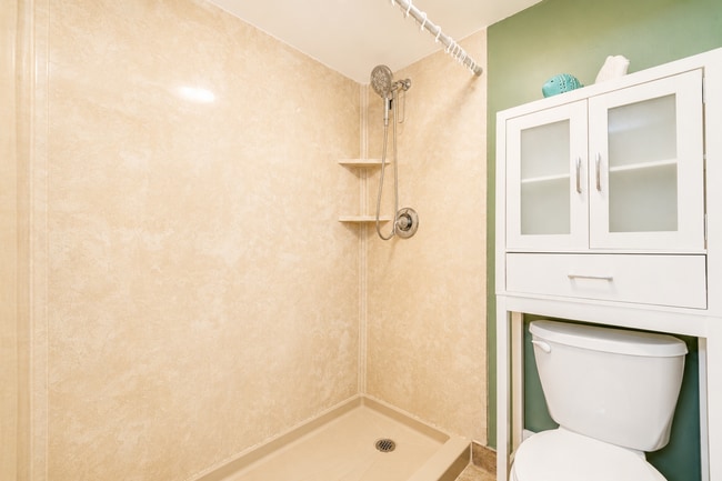 Building Photo - Cozy Studio on the Beach in Daytona Beach Shores