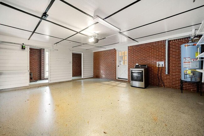 Building Photo - 161 Deerwood Cir