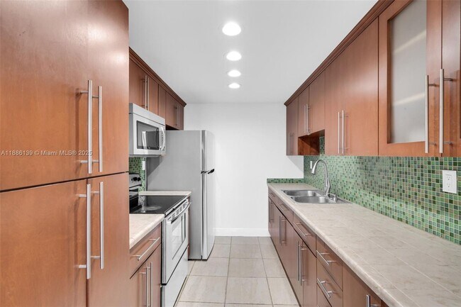 Building Photo - 5401 Collins Ave