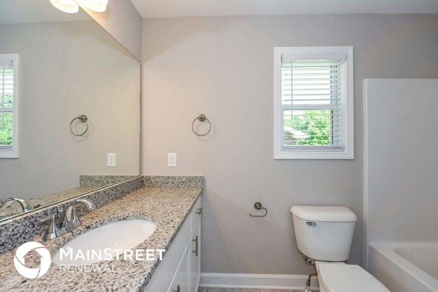 Building Photo - 120 Lynn Dr