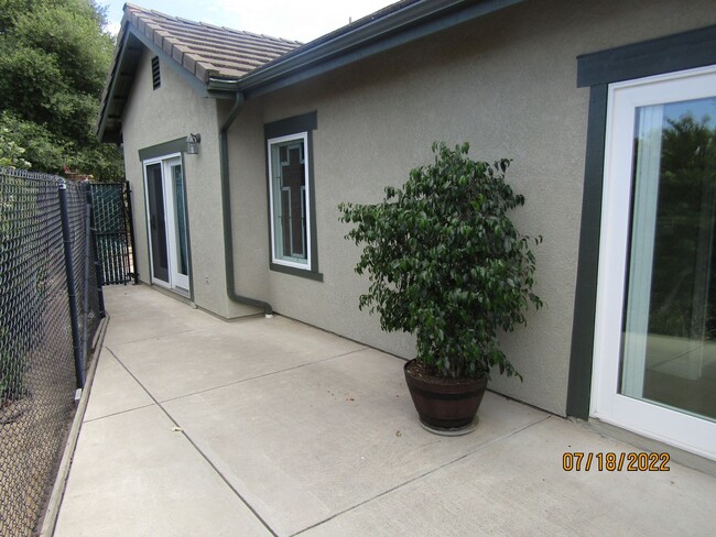 Building Photo - Orcutt Single Story Private Entry Granny Unit