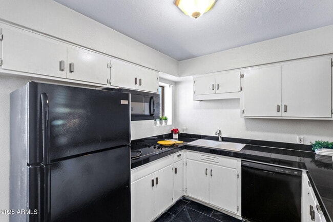 Building Photo - 6501 N 17th Ave