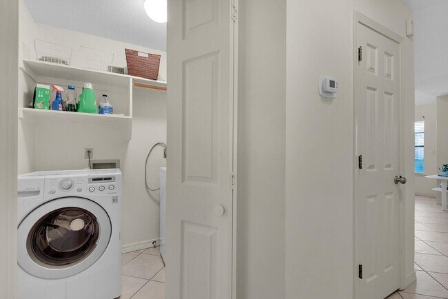 Building Photo - 407 Parkwood Pl