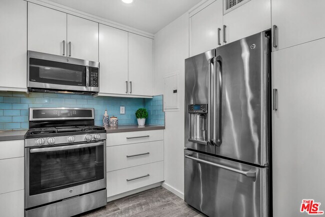 Building Photo - 14238 Dickens St