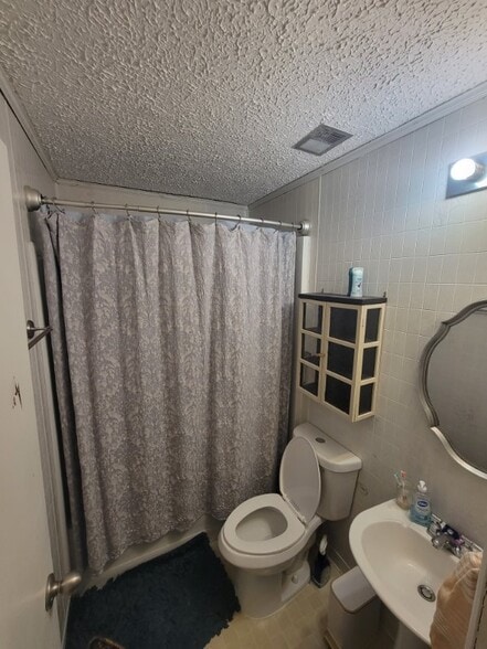 Building Photo - 2725 West Point Rd