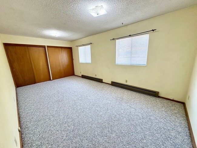 Building Photo - 2 Bedroom 1 Bathroom Home with Acreage in Town