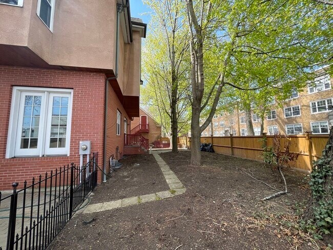 Building Photo - 155 Amory St