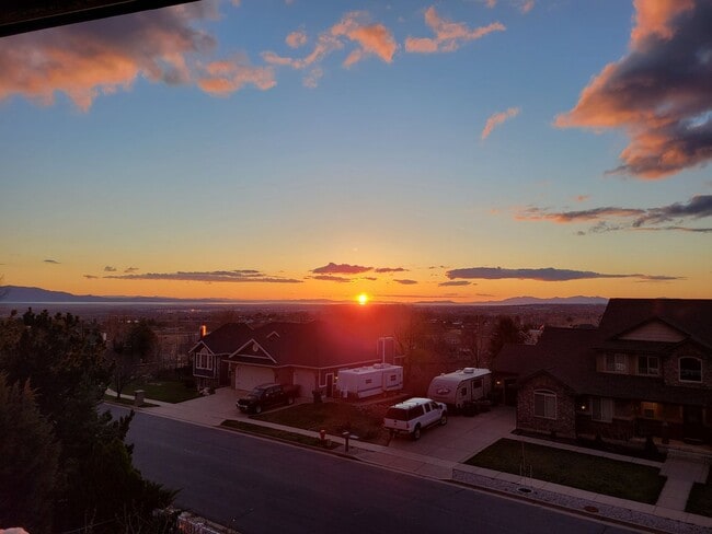 Building Photo - Beautiful home on Layton East bench