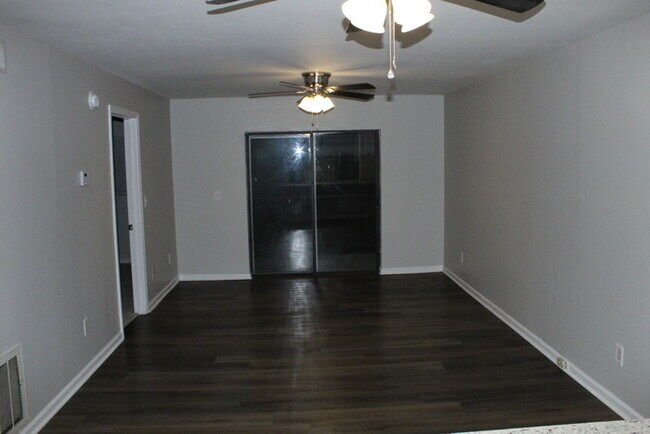 Building Photo - Totally renovated 2-bedroom, 2-full-bath townhome located in West Augusta