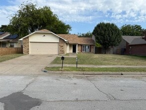 Building Photo - 2209 Overbrook Dr