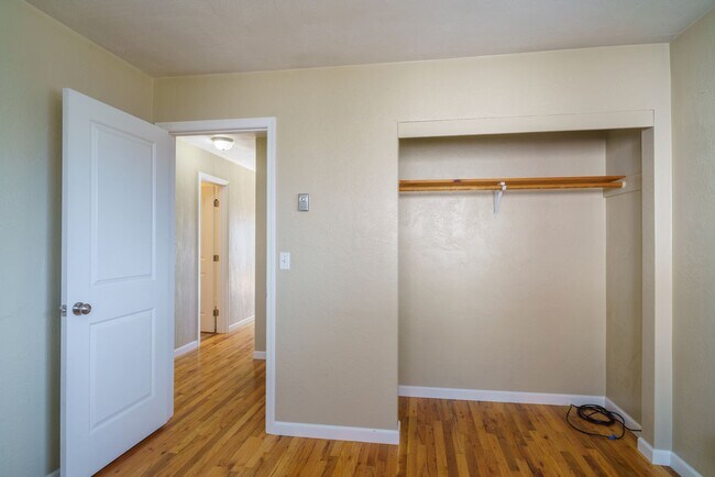 Building Photo - Updated Rambler w/ Fenced Backyard!