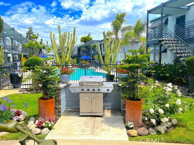 Building Photo - 931 W 19th St