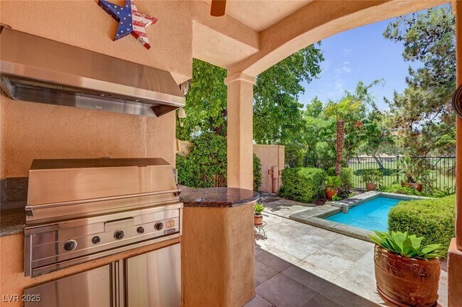 Building Photo - 9005 Opus Dr