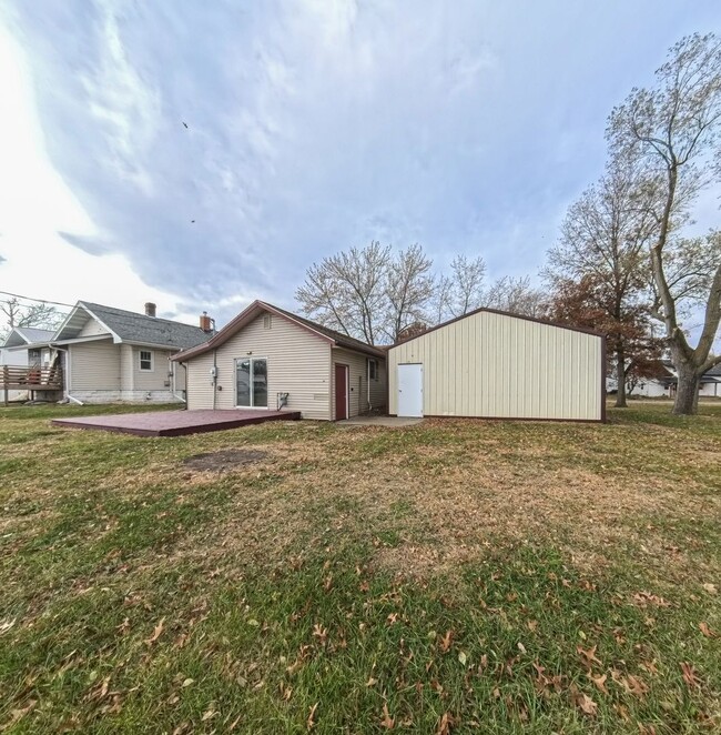 Building Photo - Newly updated 2 bedroom 1 bathroom home-Melcher