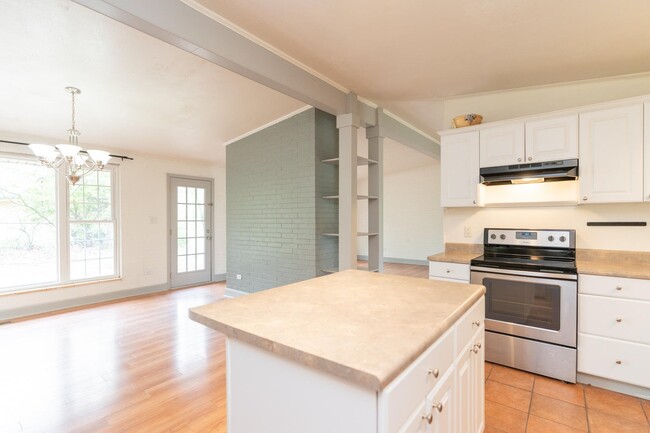 Building Photo - 203 Hathaway Dr