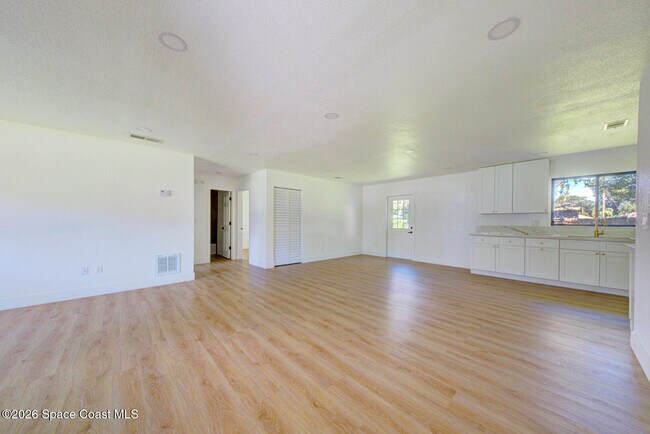 Building Photo - 4580 Flood St