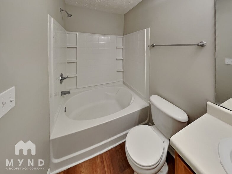 Building Photo - 2013 Briar Creek Ct NE