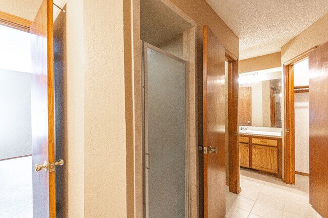 Building Photo - 8425 Timberwood Ln